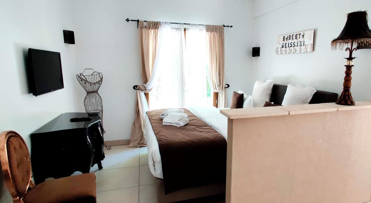 Maison Prestige Saint Tropez By Roberto Geissini Grimaud Bagian luar foto