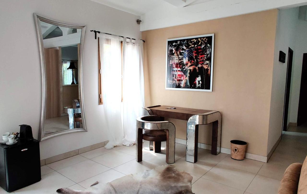 Maison Prestige Saint Tropez By Roberto Geissini Grimaud Bagian luar foto